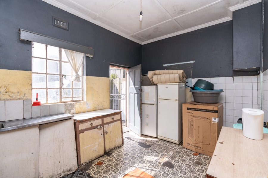 8 Bedroom Property for Sale in Maitland Western Cape